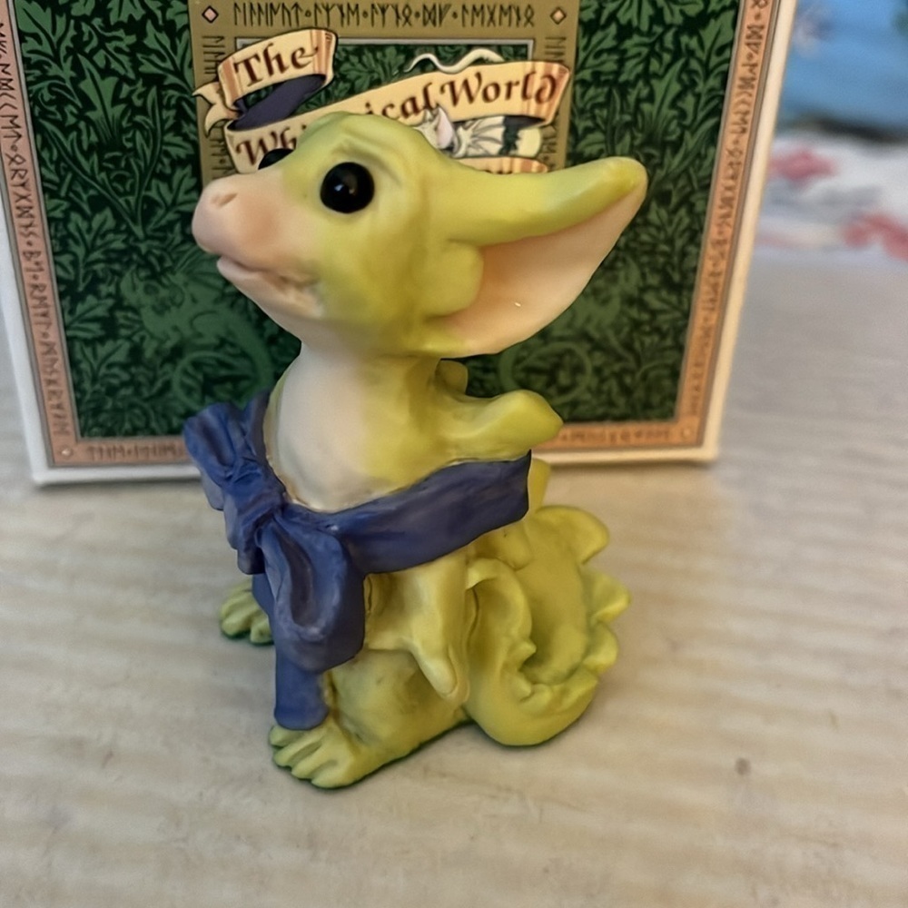 Blue Ribbon Pocket Dragon with Box - Picture 2 of 8